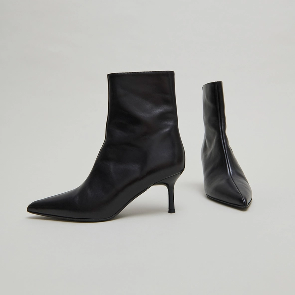 Bottines à bouts pointus en cuir noir | DIEM | Jonak