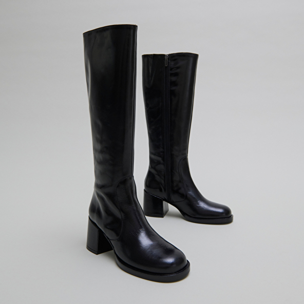 Bottes à talons et bouts arrondis en cuir noir | BIENVENUE | Jonak