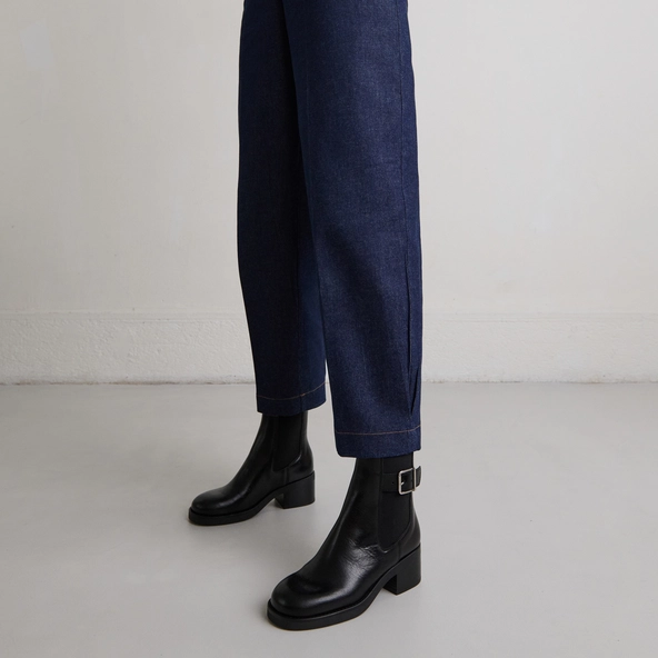Boots à élastiques et boucles ajustables... en cuir noir | BOULOU | Jonak