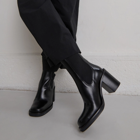 Bottines à talons débordants en cuir noir | BRETZ | Jonak