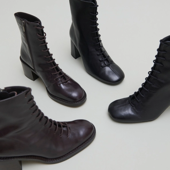 Boots à lacets et talons débordants en cuir marron foncé | BRINDILLE | Jonak