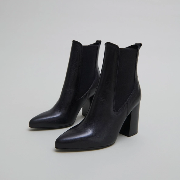 Bottines à talons et bouts pointus en cuir grainé noir | BROOK | Jonak