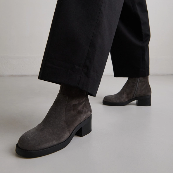 Boots à talons droits en croute grise | BUENA | Jonak