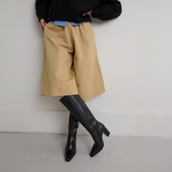 Bottes &agrave; bouts pointus en cuir noir | PLUME | Jonak