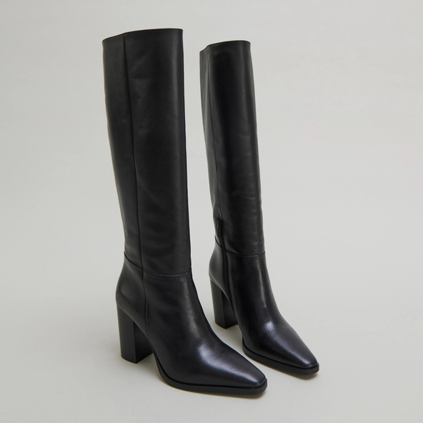 Bottes &agrave; bouts pointus en cuir noir | PLUME | Jonak