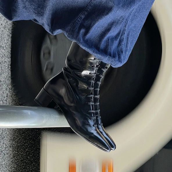 Bottines à lacets en cuir vieilli noir | DOXA | Jonak