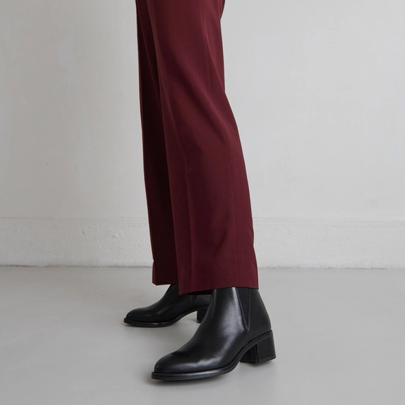 Bottines à élastiques triangulaires en cuir noir | CHILO | Jonak