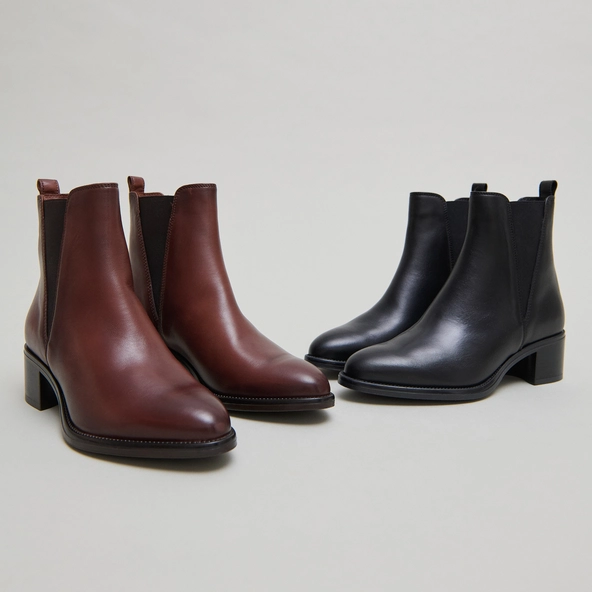Bottines à élastiques triangulaires en cuir patiné cognac | CHILO | Jonak