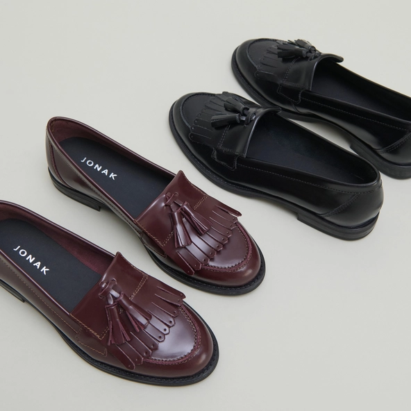 Mocassins à glands en cuir glacé noir | NELLE | Jonak